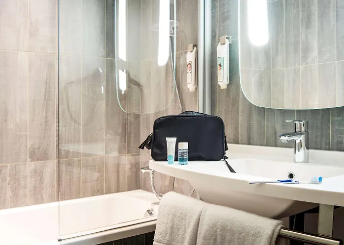 Ibis Centre Gare Saint Jean Euratlantique מלון