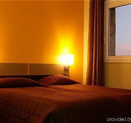 Hotel Ibis Centre Gare Saint Jean Euratlantique 3*
