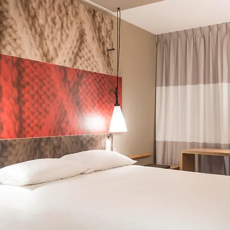 Ibis Centre Gare Saint Jean Euratlantique Hotel 3*